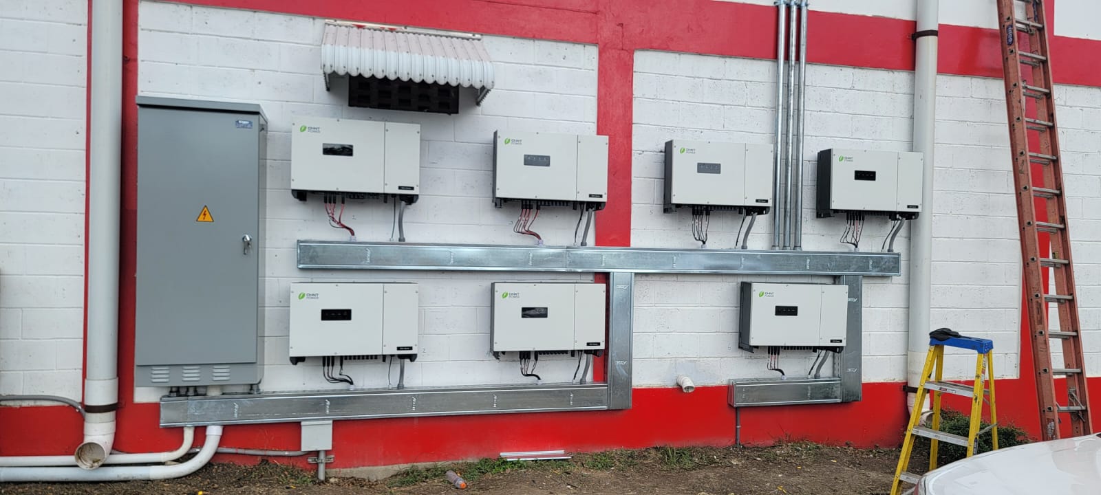 Pared de inversores CPS