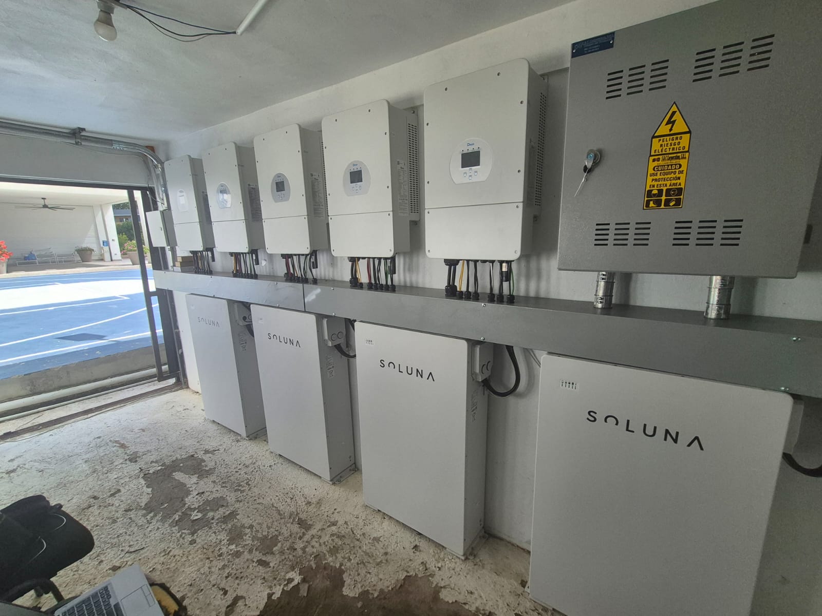 Sala técnica Deye + baterías Soluna
