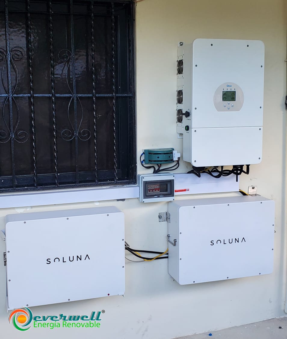 Sistema Deye híbrido con baterías Soluna