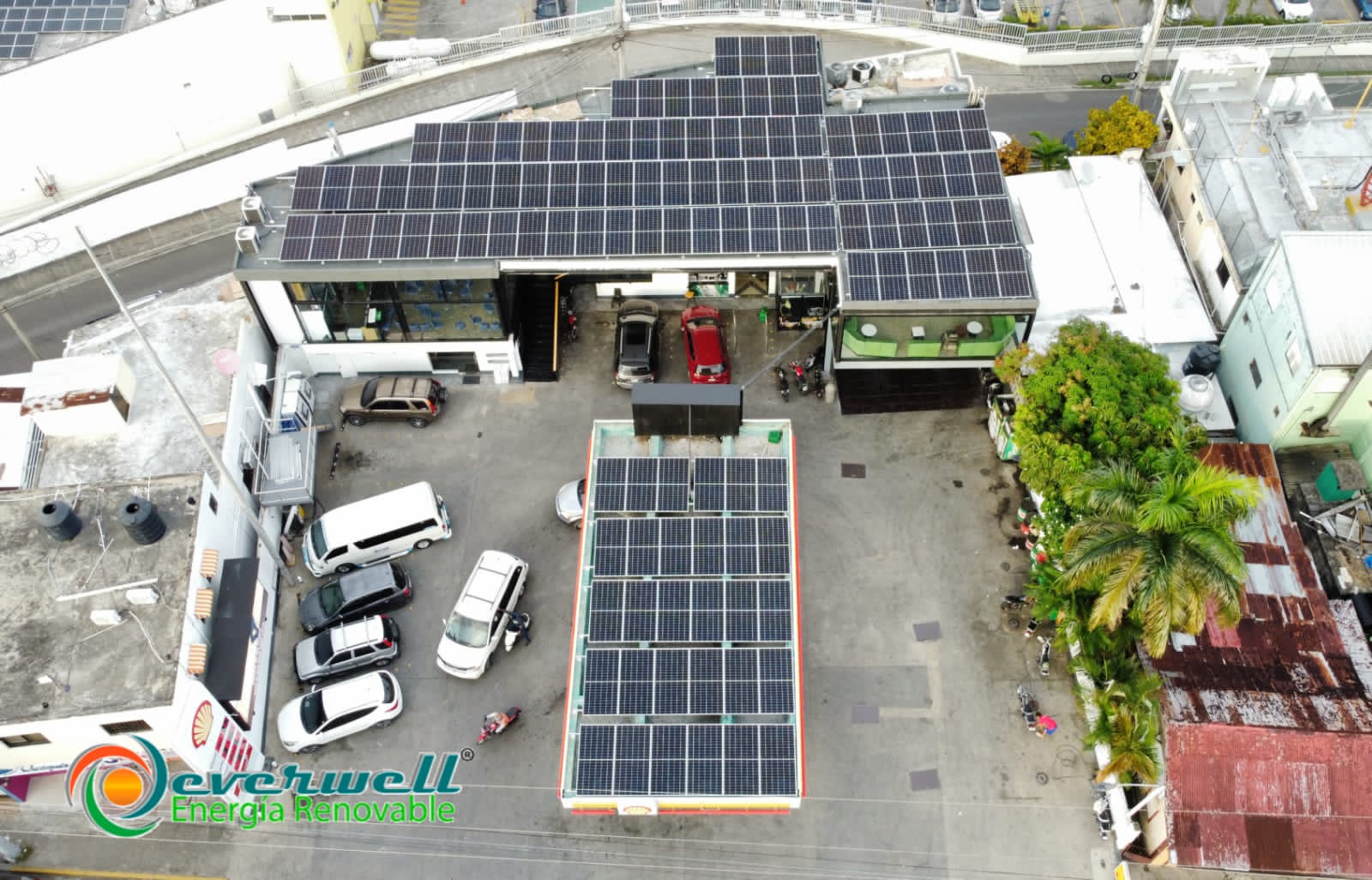Estación con techo solar y carport