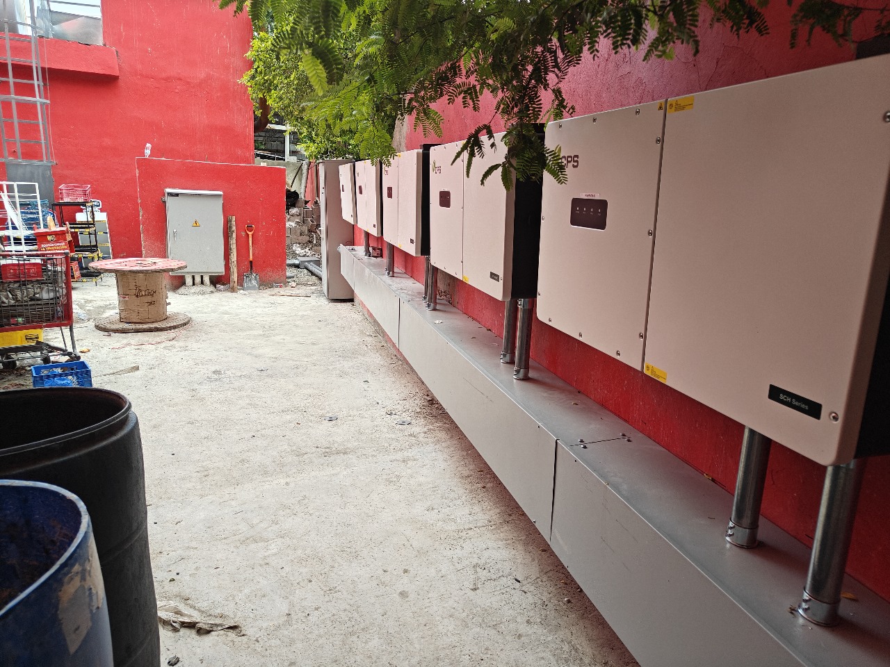 Hilera de inversores CPS comerciales